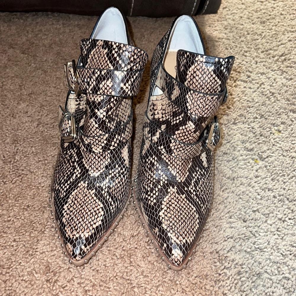 Gianni Bini booties